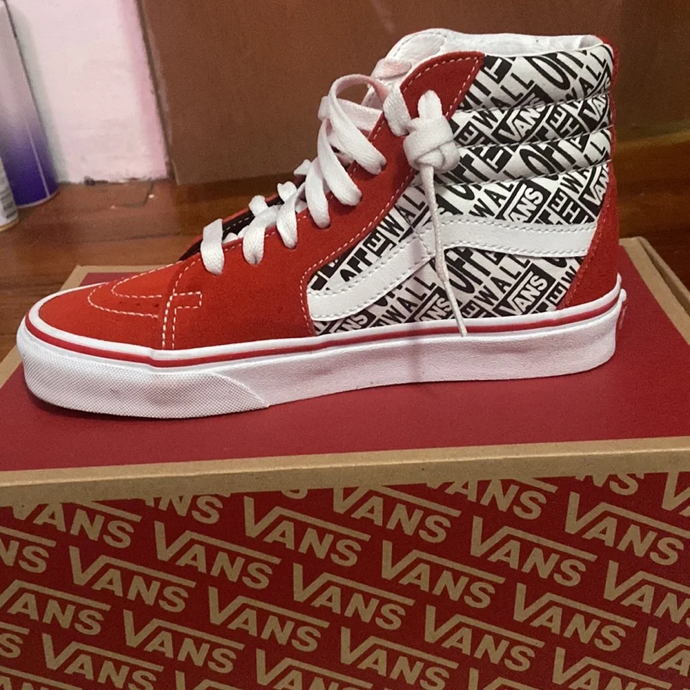 Vans - Picture 3 of 5